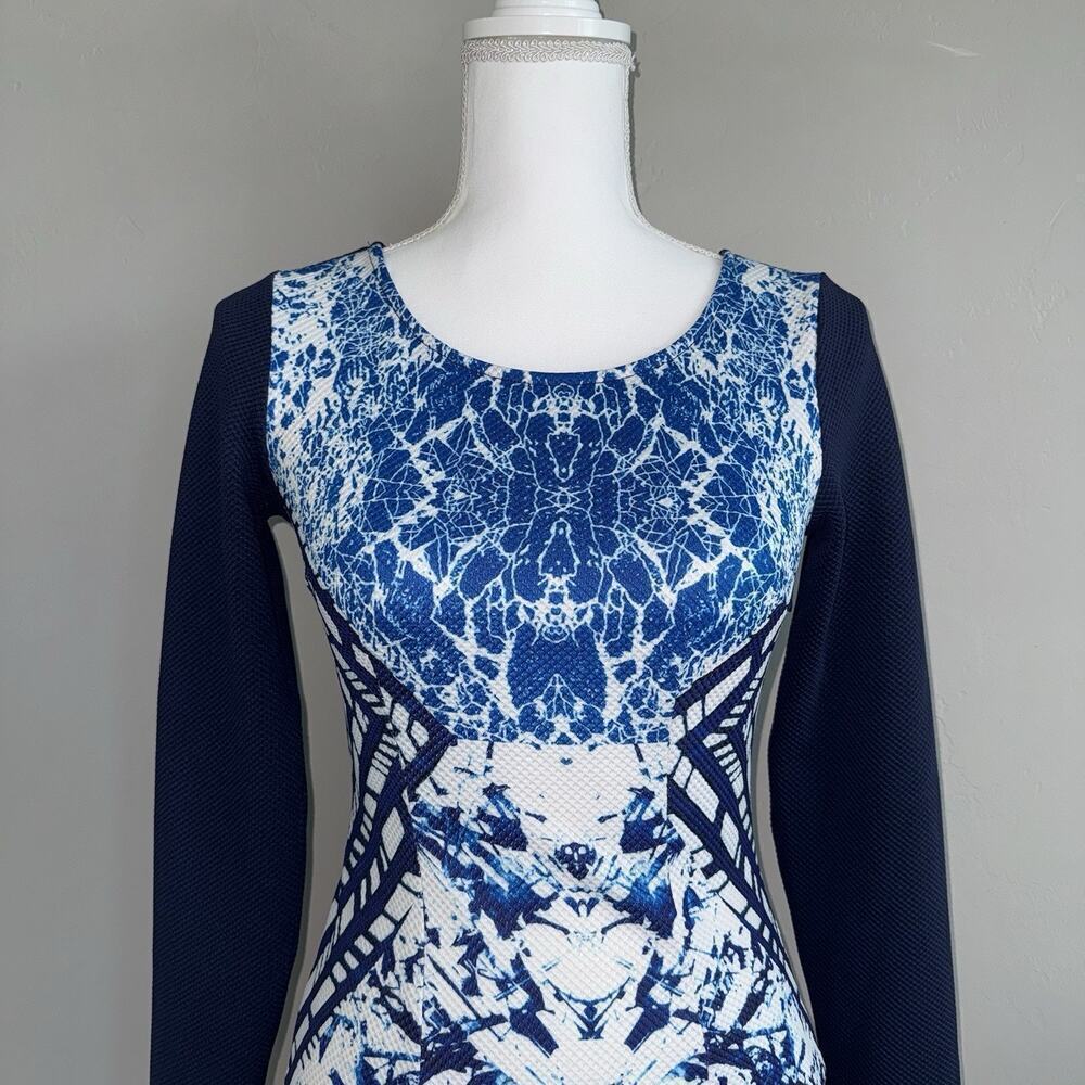 Peppermayo Woman’s Long sleeve Dress Sz 6 Blue White Abstract Asymmetrical Hem - Picture 5 of 10